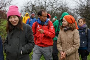 Austausch beim Wandern untereinander