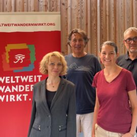 ganz links: Lana Solapanova (Programme Managerin Nebo), ganz rechts: Peter Tappler (Gründer Ukraine-Jetzt) gemeinsam mit Martina Handler und Christian Hlade von Weltweitwandern Wirkt! (beide Mitte)